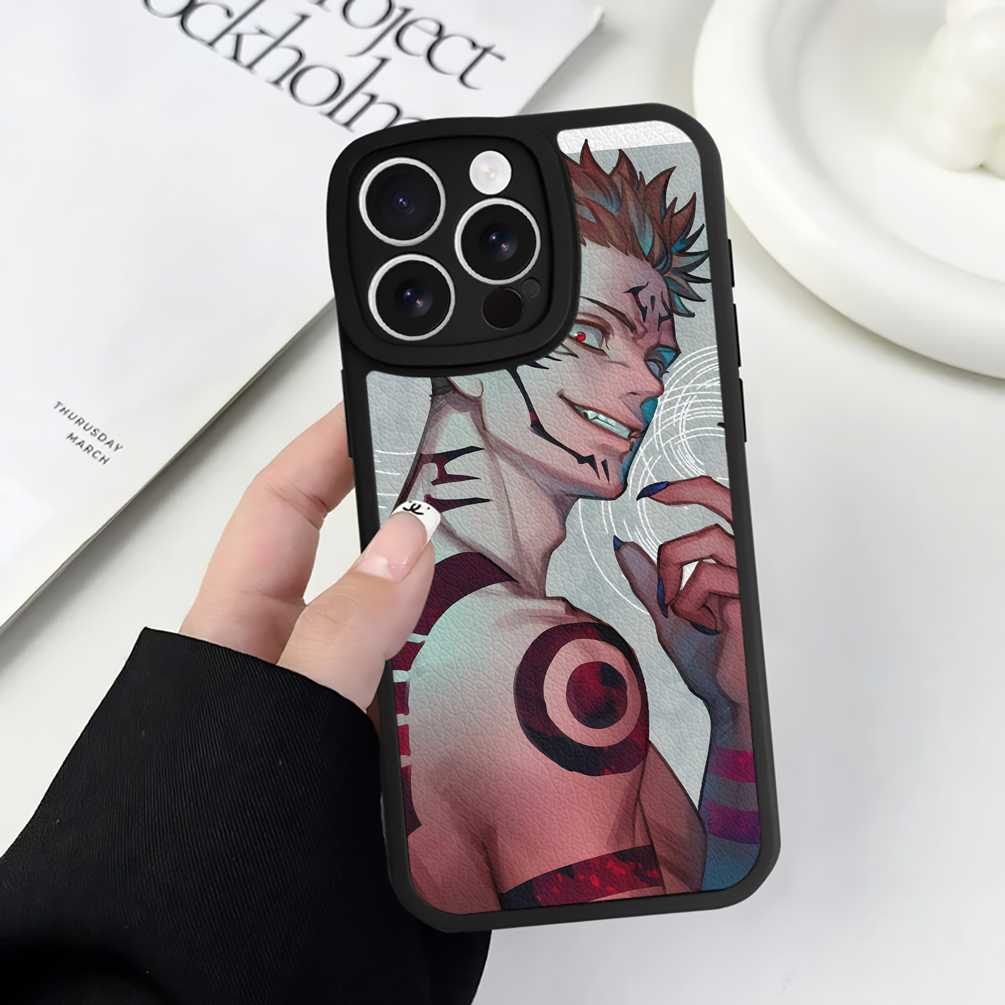 （画像用） 呪術廻戦 Jujutsu Kaisen 【iPhone 16シリーズ対応】シリコンスマホケース（レザー調） 材質：シリコン